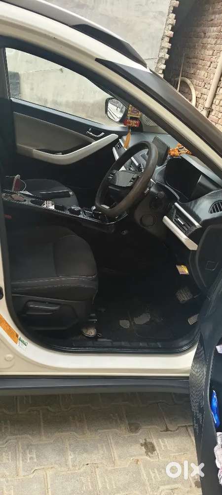 Tata Nexon Creative Amt Petrol White Color New Car