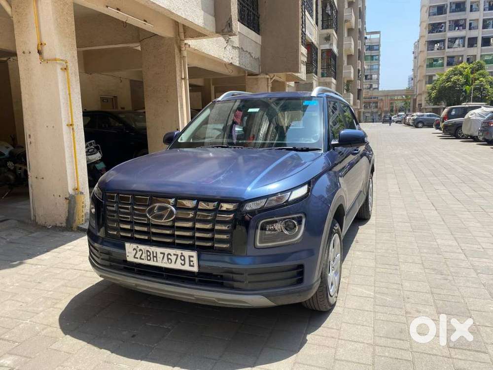 Hyundai Venue 2022 Petrol 11700 Km Driven