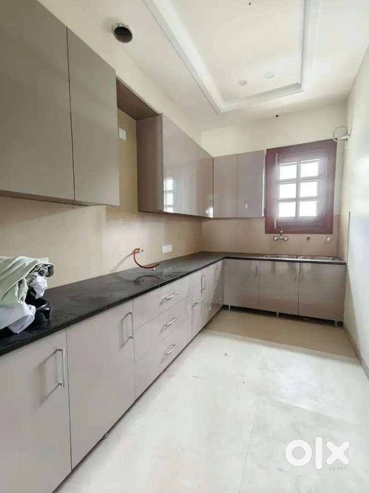 3bhk semi furnished flat for rent
