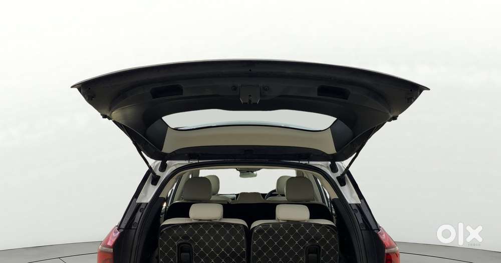 Mahindra Xuv700 2.0 Ax 7 Petrol Mt Str, 2024, Petrol