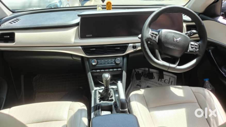Mahindra Xuv700 2.2 Ax 5 Diesel Mt 7 Str, 2025, Diesel