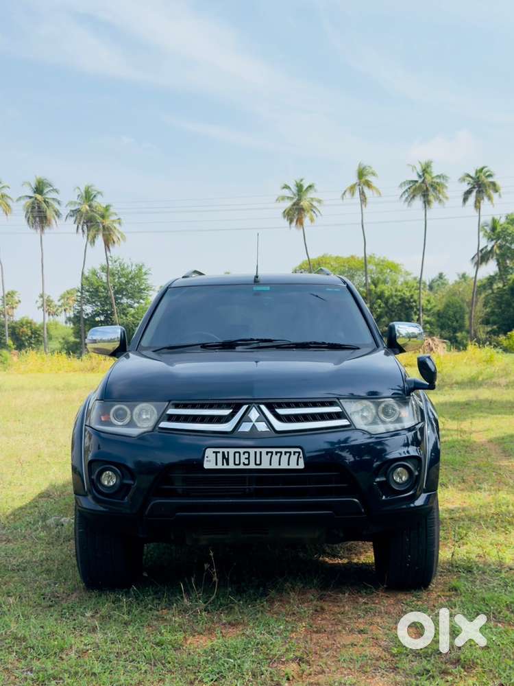 Mitsubishi Pajero Sport Petrol 2015