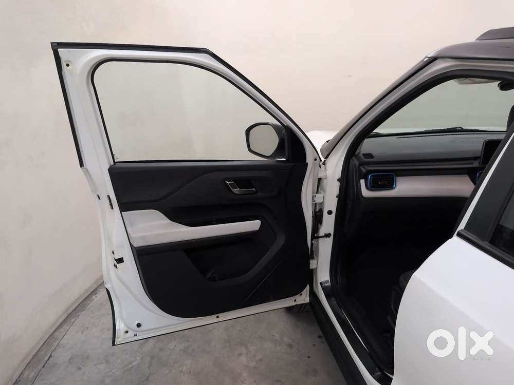 Tata Punch 1.2 Revotron Creative Amt Dual Tone, 2023, Petrol