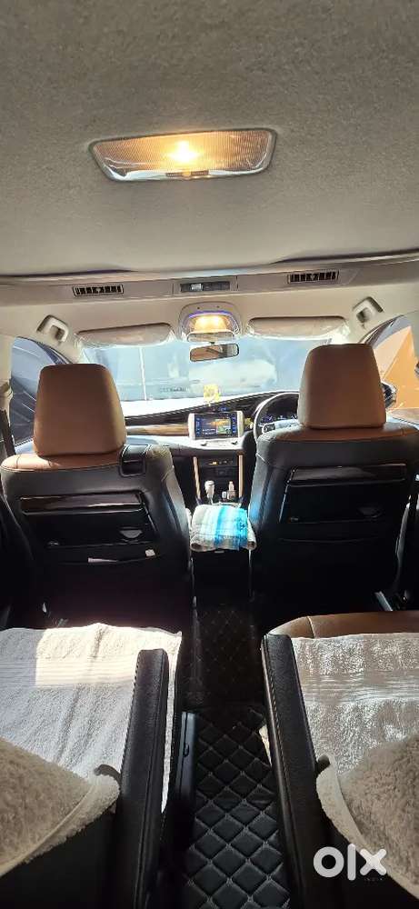 Innova Crysta 2.8z Automatic Top Model Captain Seat
