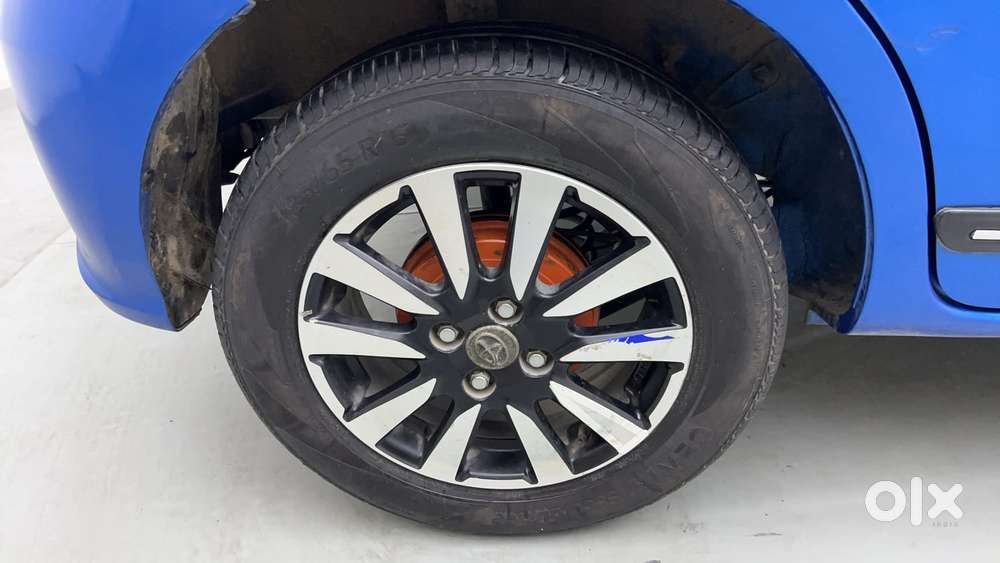 Toyota Etios Liva V Dual Tone, 2017, Petrol