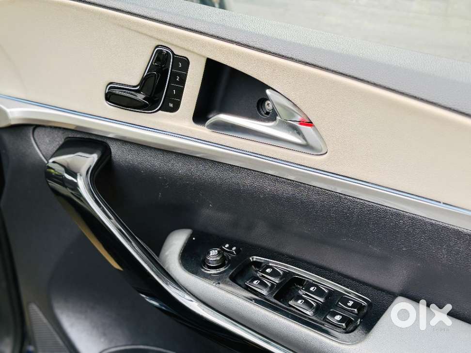 Mahindra Xuv700 2.0 Ax 7 Petrol At Luxury Pack Str, 2022, Petrol
