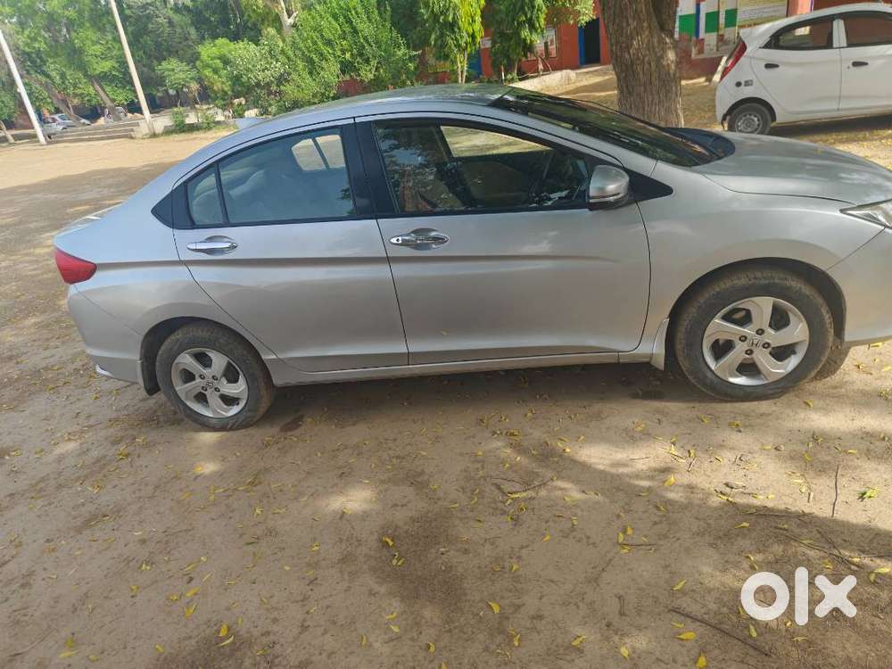 Single Handed Car Accudent Free 80% Tyres Silver Colour New Condition
