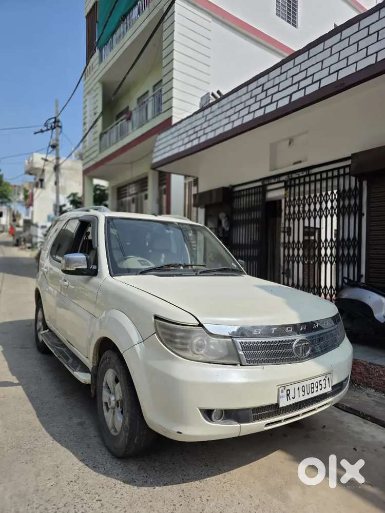 Tata Safari Storme 2014