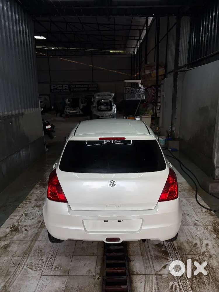 Maruti Suzuki Swift Vxi Petrol 2010
