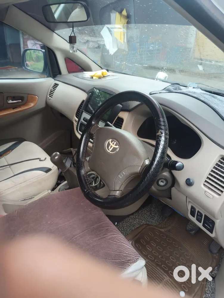 Toyota Innova 2011 Diesel 2.5 Liter Top Model Mileage 15-17