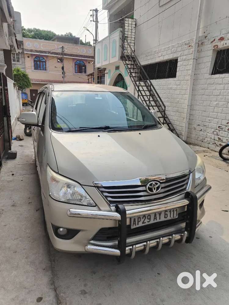 Toyota Innova 2.5v 7 Seater Gold Colour Complete Showroom Track