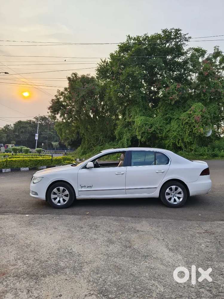 Skoda Superb 7 Speed Gearbox  Sunroof  Elegance 1.8 Tsi  1800cc
