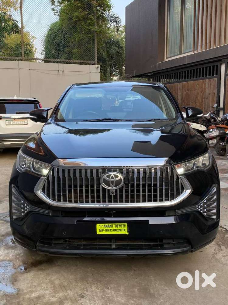 Toyota Innova Hycross