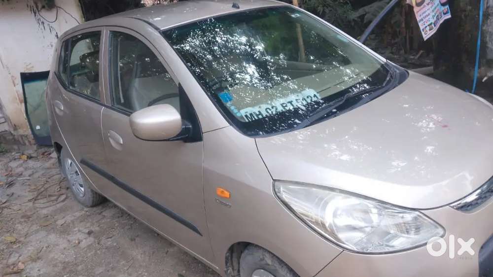 I 10 Car Golden Color