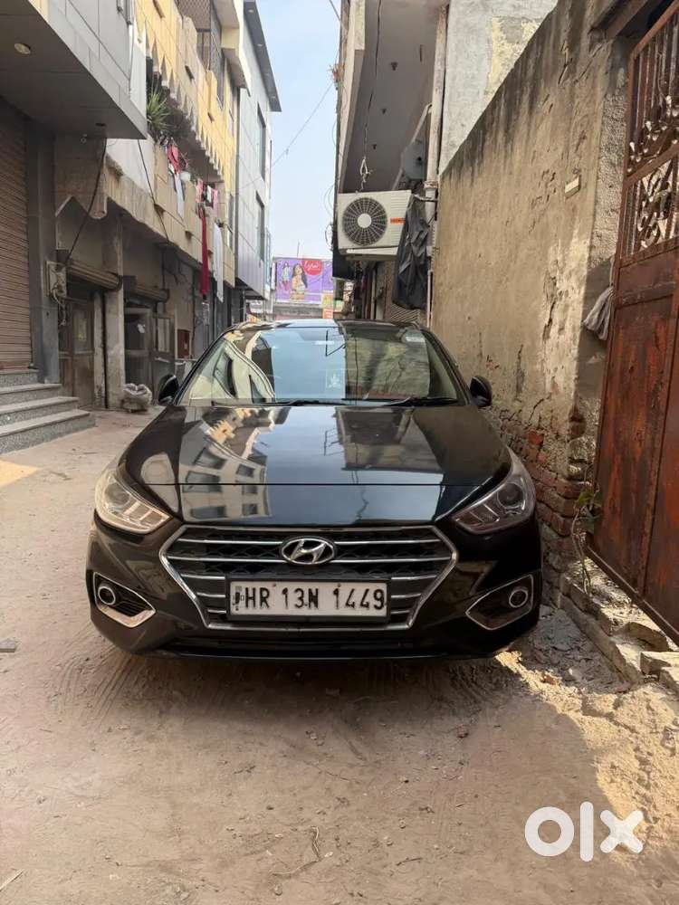 Verna Sedan Black
