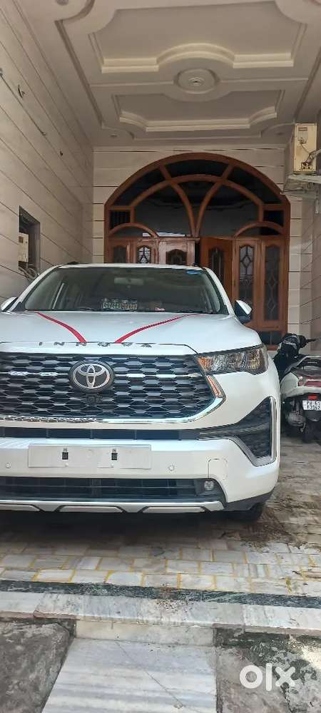 Toyota Innova Hycross 2024 Petrol 9000 Km Driven