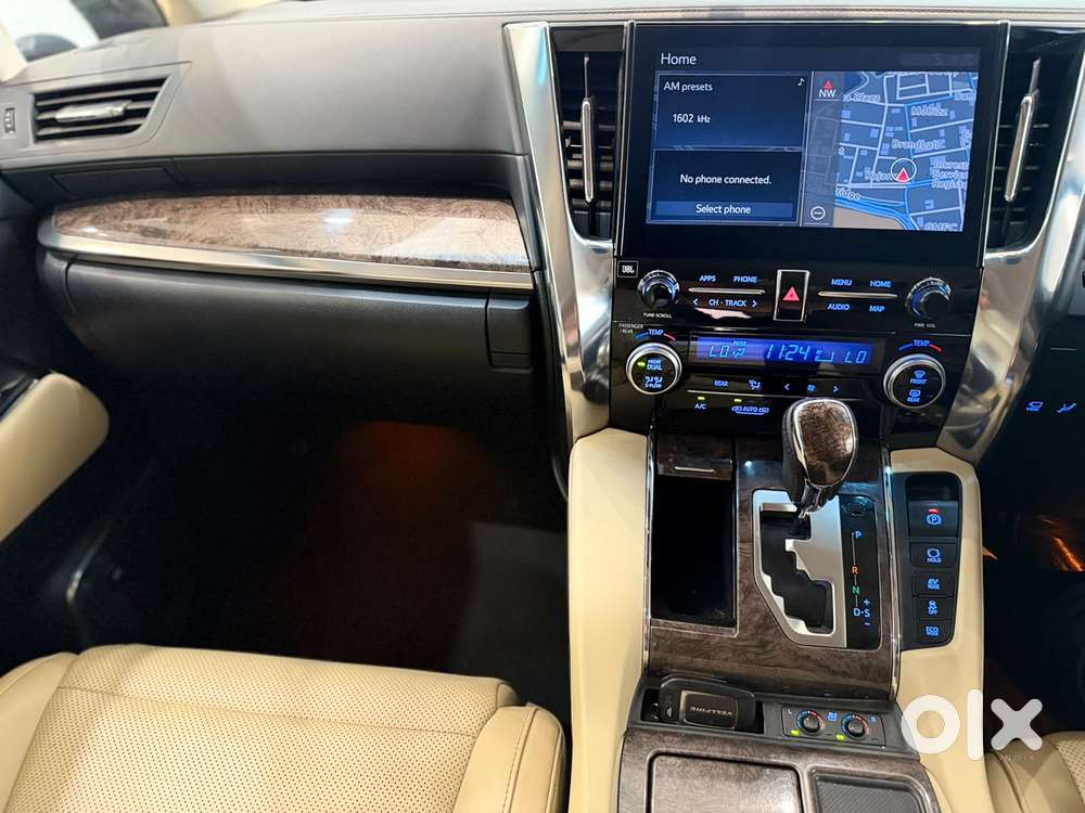Toyota Vellfire 2.5 Executive Lounge, 2023, Petrol