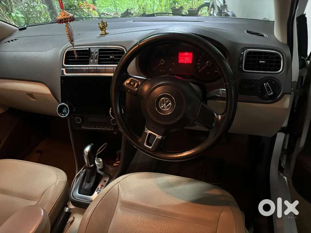 Volkswagen Vento Petrol Highline 2012