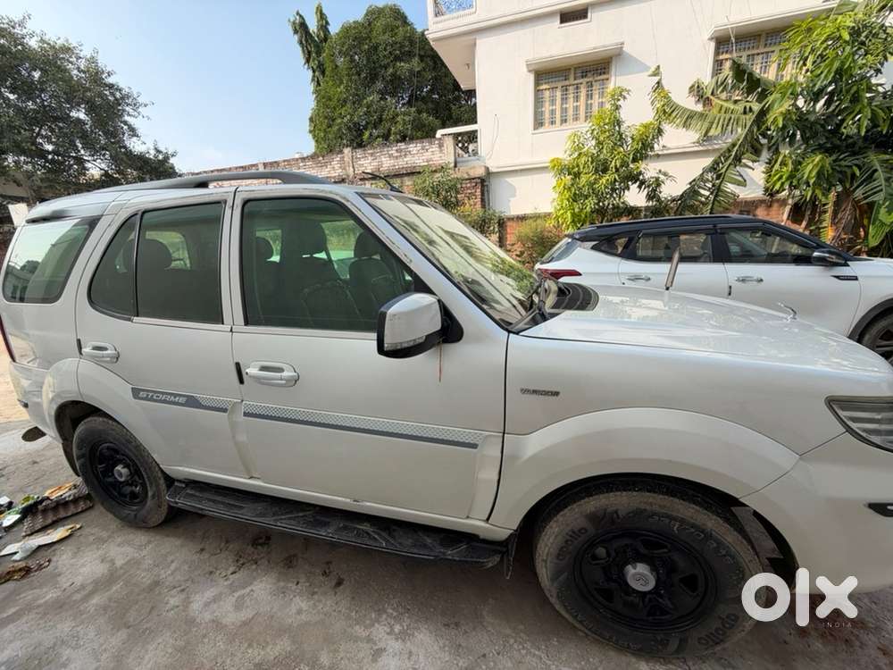 Tata Safari Storme 2017