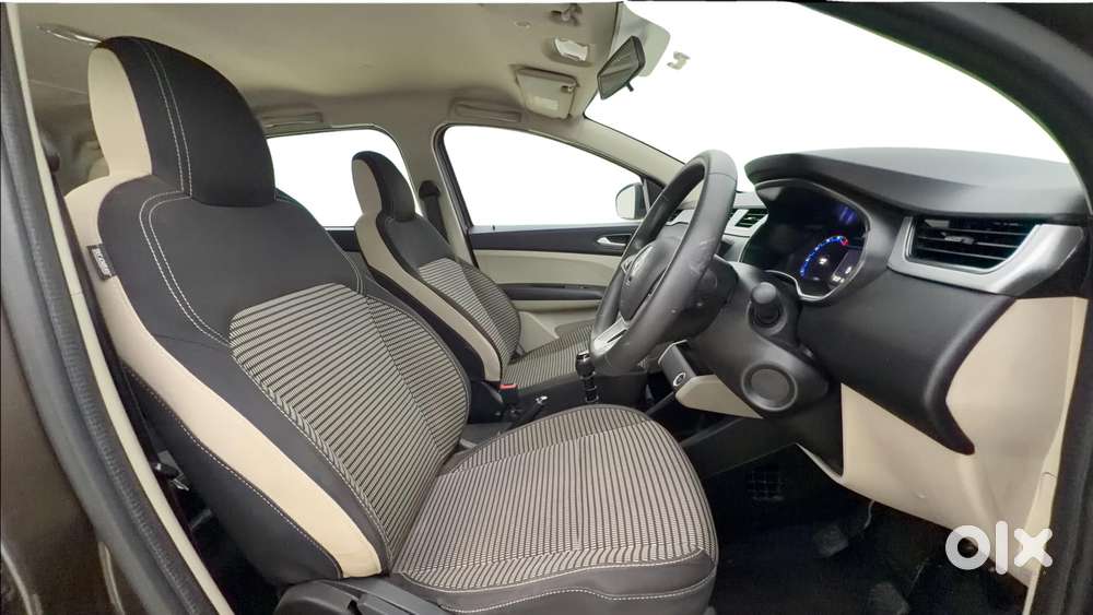 Renault Triber Rxz, 2023, Petrol