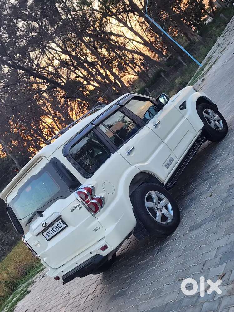 Mahindra Scorpio 
1st Owner 
Android System