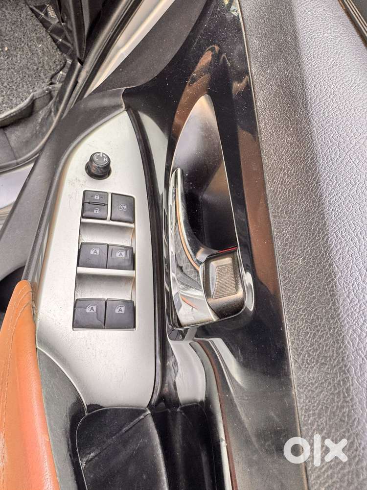 Toyota Innova Crysta 2.4 V 8 Str, 2017, Diesel