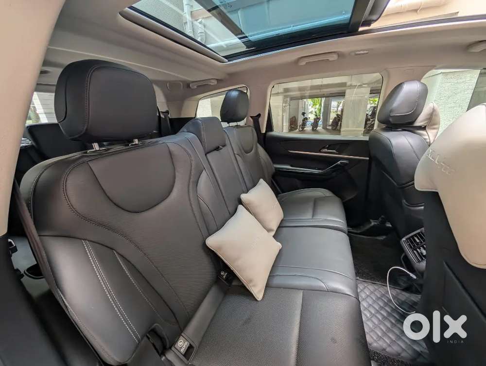 Mahindra Xuv700 2025 Diesel 7 Str Panaromic Sunroof Ventilated Seats