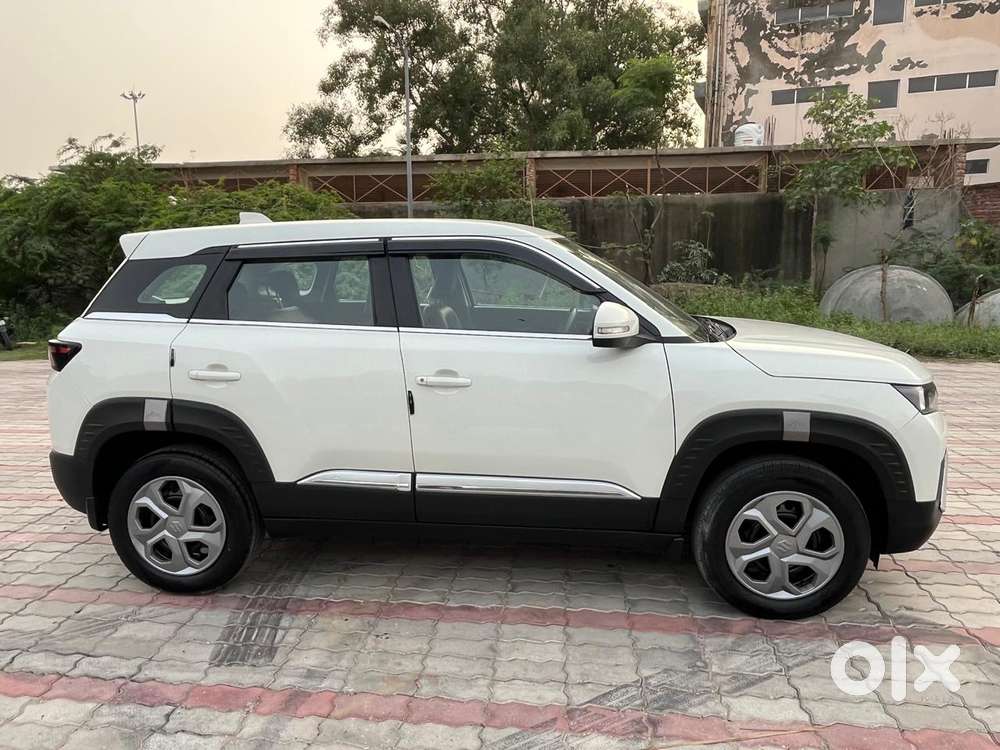 Maruti Suzuki Brezza 1.5 Lxi Smart Hybrid, 2023, Petrol