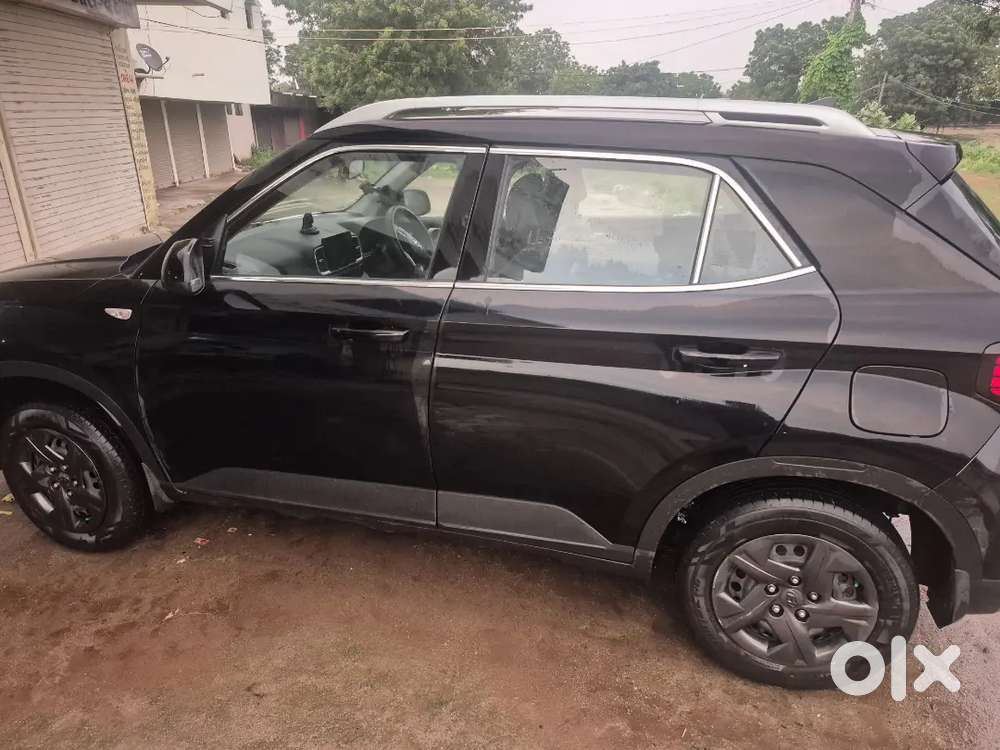 Hyundai Venue 2023 Petrol Well Maintained