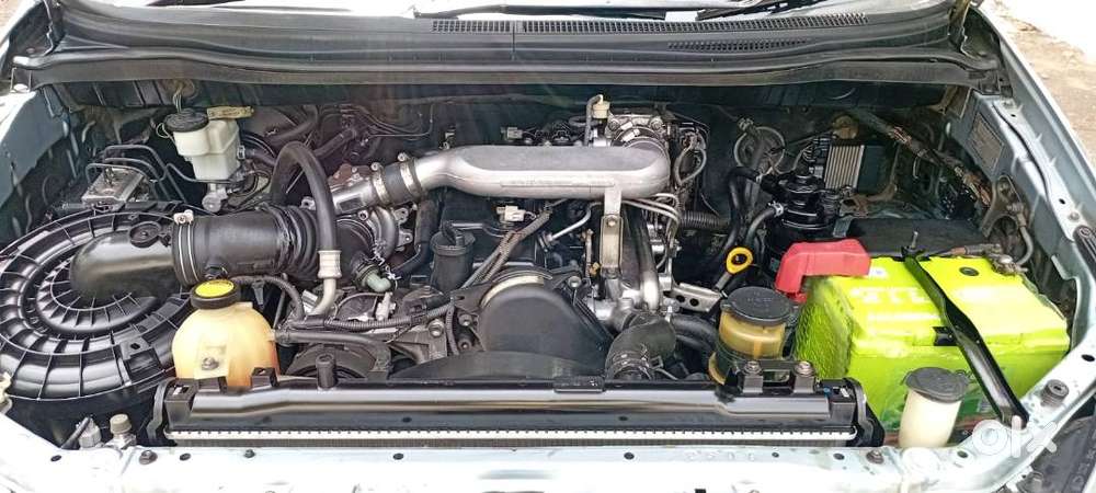 Toyota Innova 2.5v Single Owner December 2009model Fc9-12-29