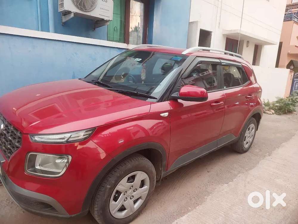 Hyundai Venue 2021 Petrol 25000 Km Driven