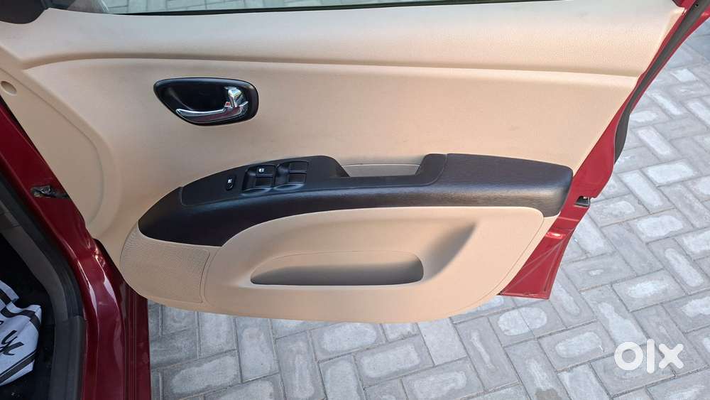 Hyundai I10 Sportz, 2015, Petrol