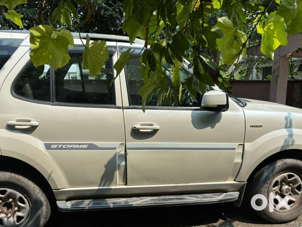 Tata Safari Storme 2016