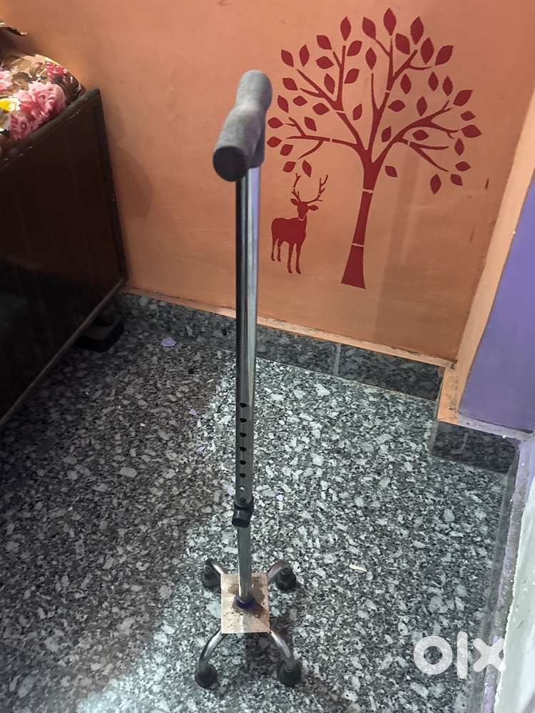 Walking Stick &ndash; Adjustable 4-Leg Cane