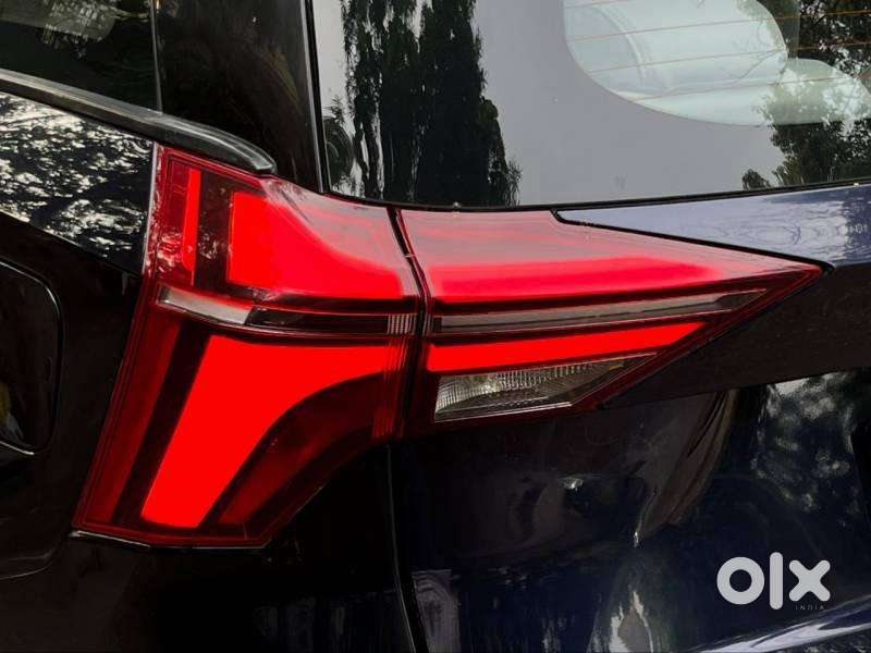 Mahindra Xuv700 2.0 Ax 5 Petrol Mt 7 Str, 2024, Petrol
