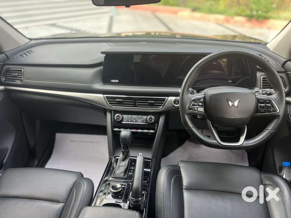 Mahindra Xuv700 2.2 Ax 7 Diesel At Str, 2025, Diesel