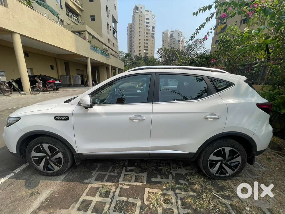Mg Zs Ev White
