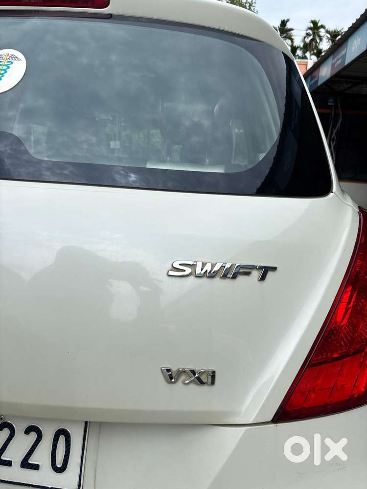 Maruti Suzuki Swift Vxi + Manual, 2012, Petrol
