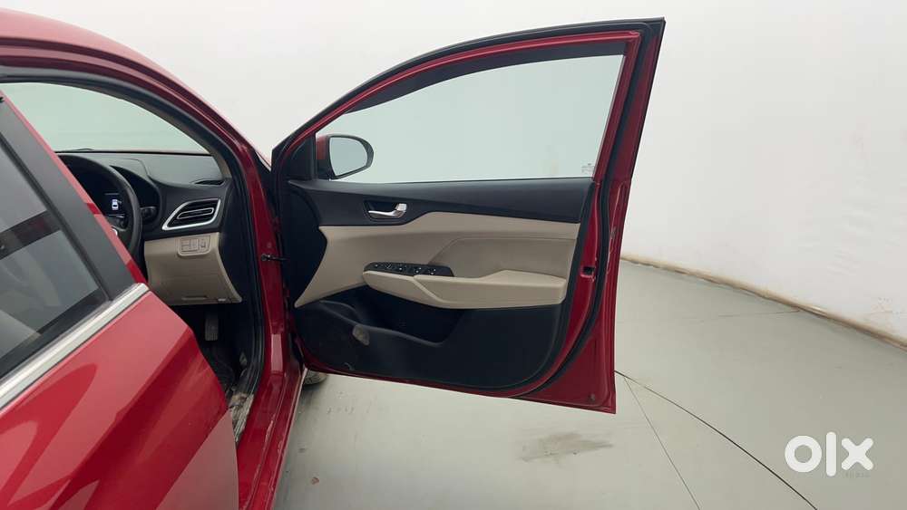 Hyundai Verna 1.5 Sx Ivt, 2022, Petrol