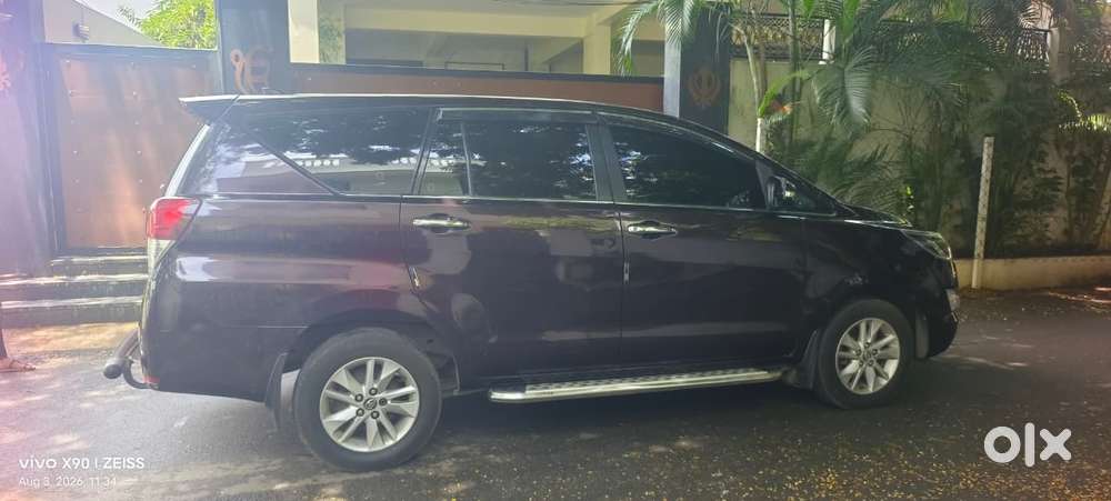Toyota Innova Crysta 2.4 V 8 Str, 2017, Diesel