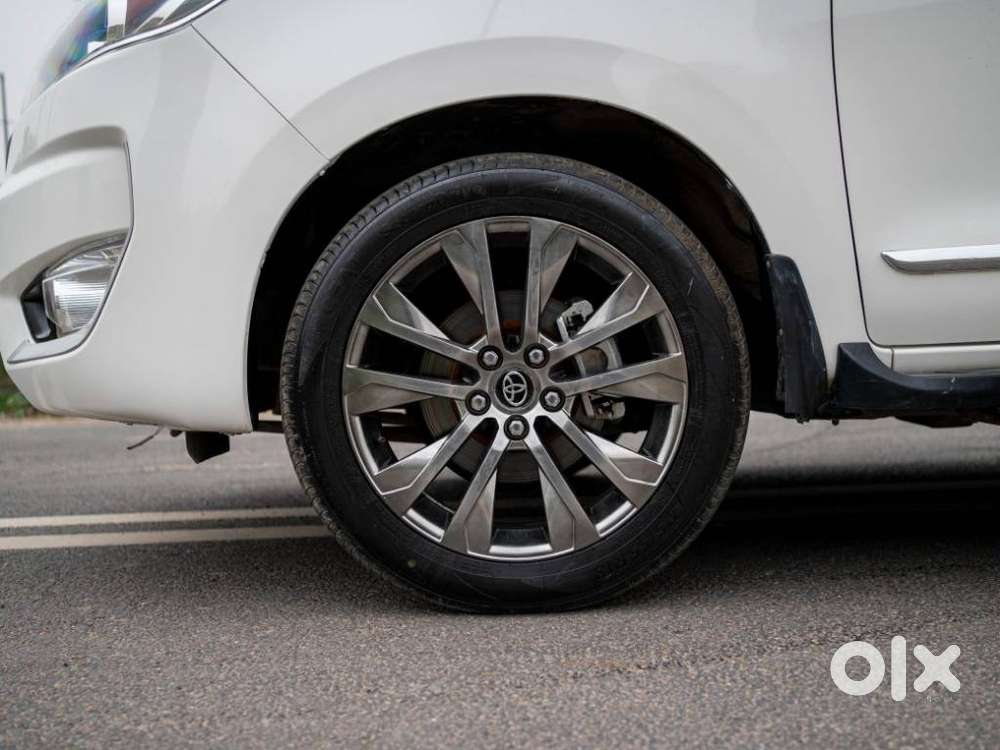 Toyota Innova Crysta 2.4 G Plus Mt 8 Str, 2026, Diesel