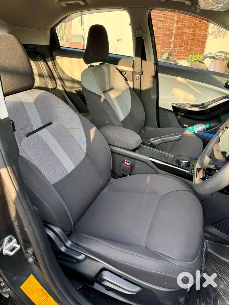 Tata Nexon Creative 1.2 Revotron Petrol 6 Amt Dt, 2026, Petrol