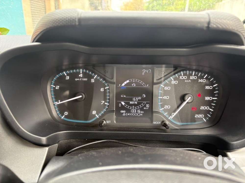 Tata Altroz 2024 Petrol Well Maintained