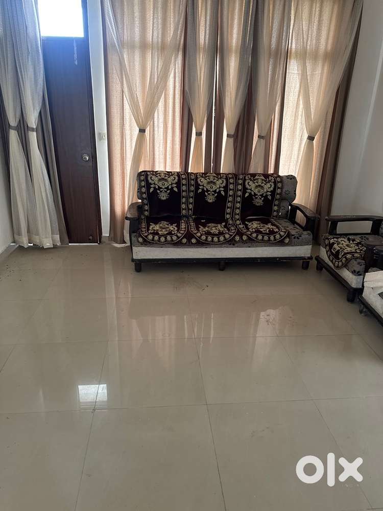 2 BHK flat Ansal Town owner free prime location for Rent