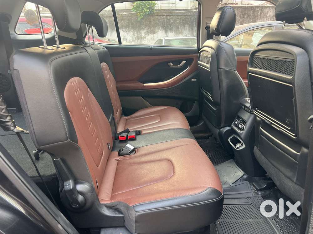 Hyundai Alcazar 2.0 Signature (o) Petrol At 6 Str Dual Tone, 2021, P..