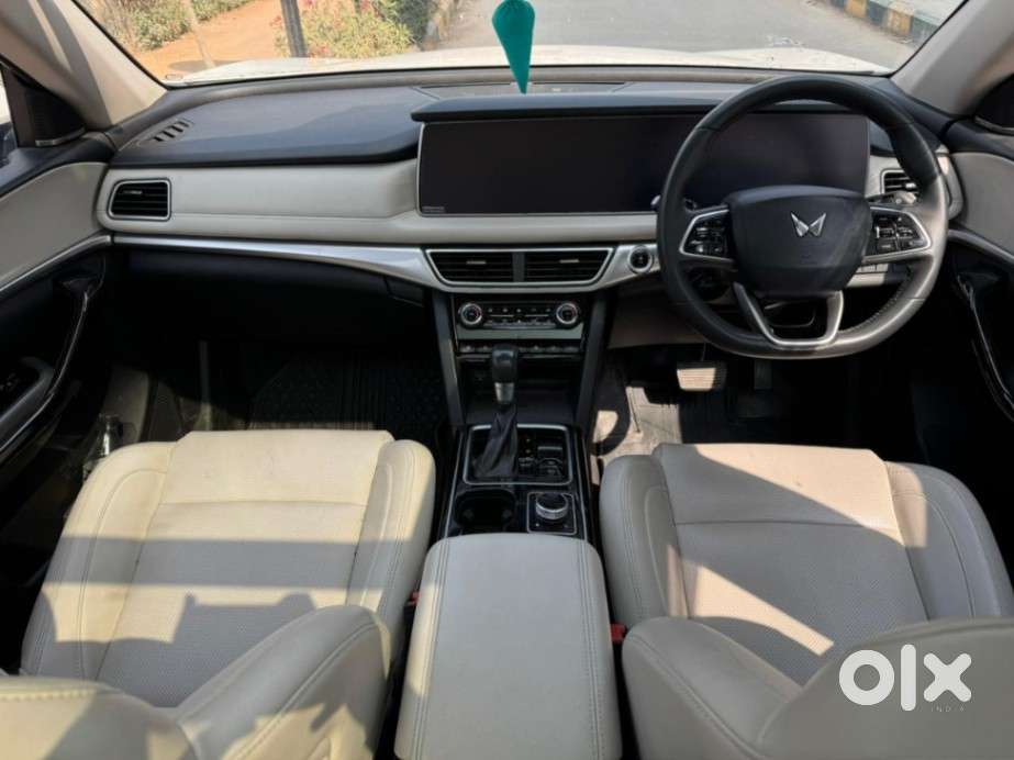 Mahindra Xuv700 2.2 Ax 7 Diesel At Luxury Pack Str, 2022, Diesel