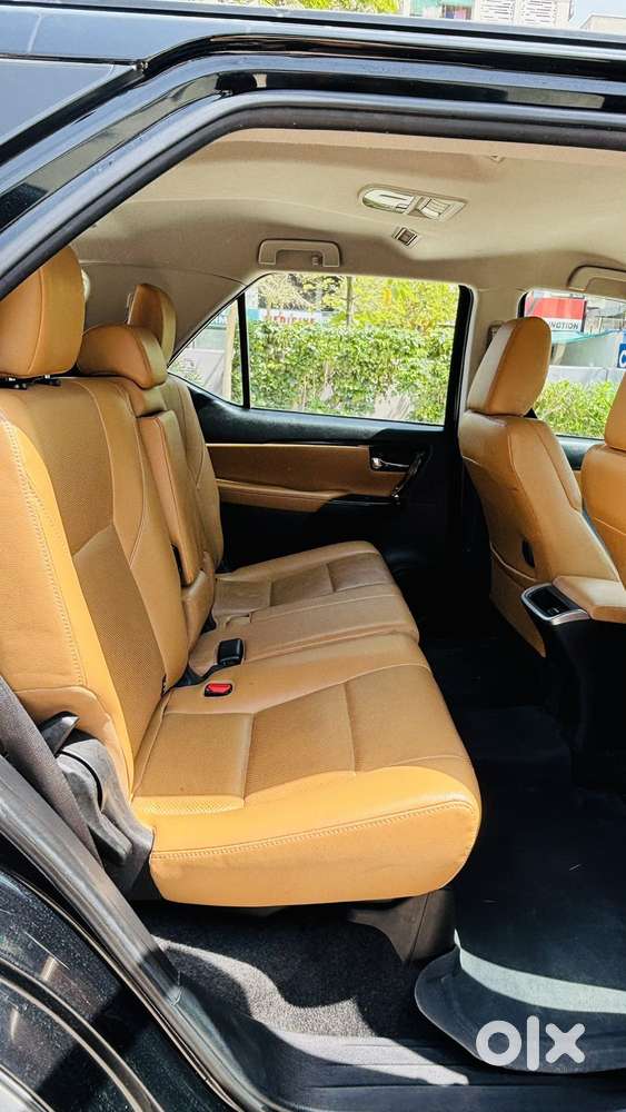 Toyota Fortuner Legender