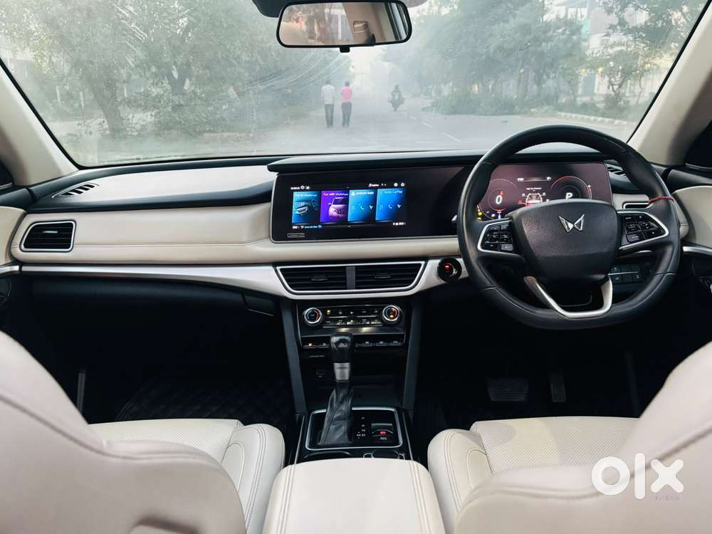 Mahindra Xuv700 Ax7l 6 Str At, 2023, Diesel