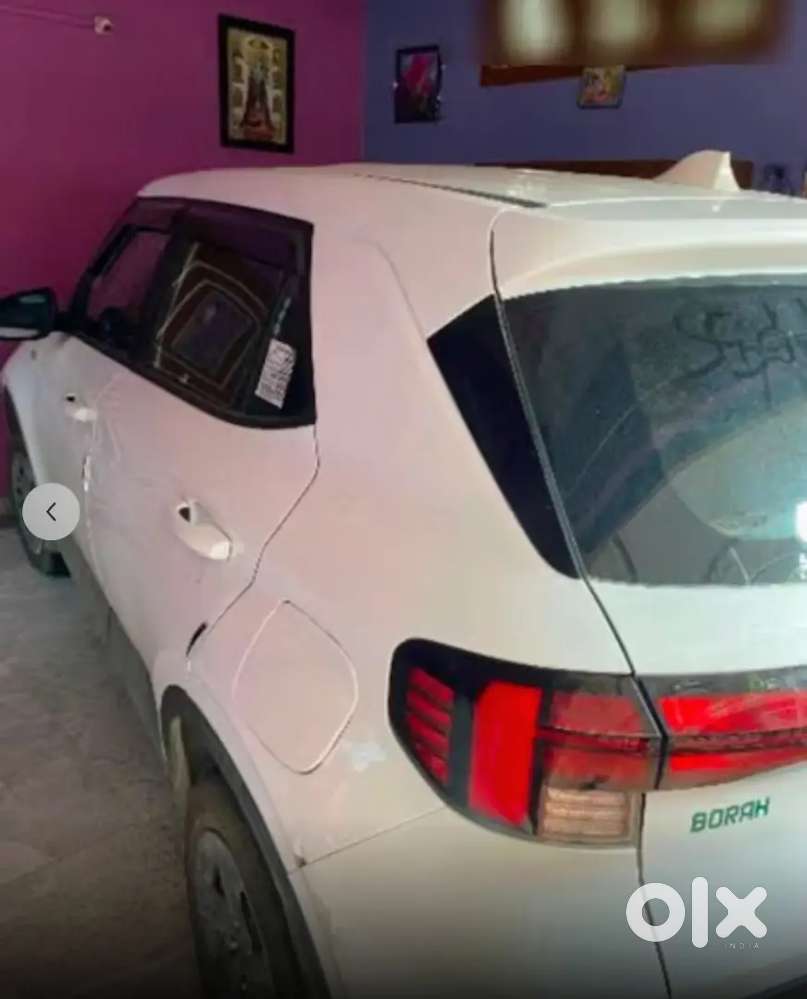 Hyundai Venue 2025 Petrol 6700 Km Driven