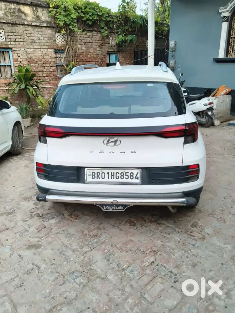 Hyundai Venue 2023 Petrol 28000 Km Driven